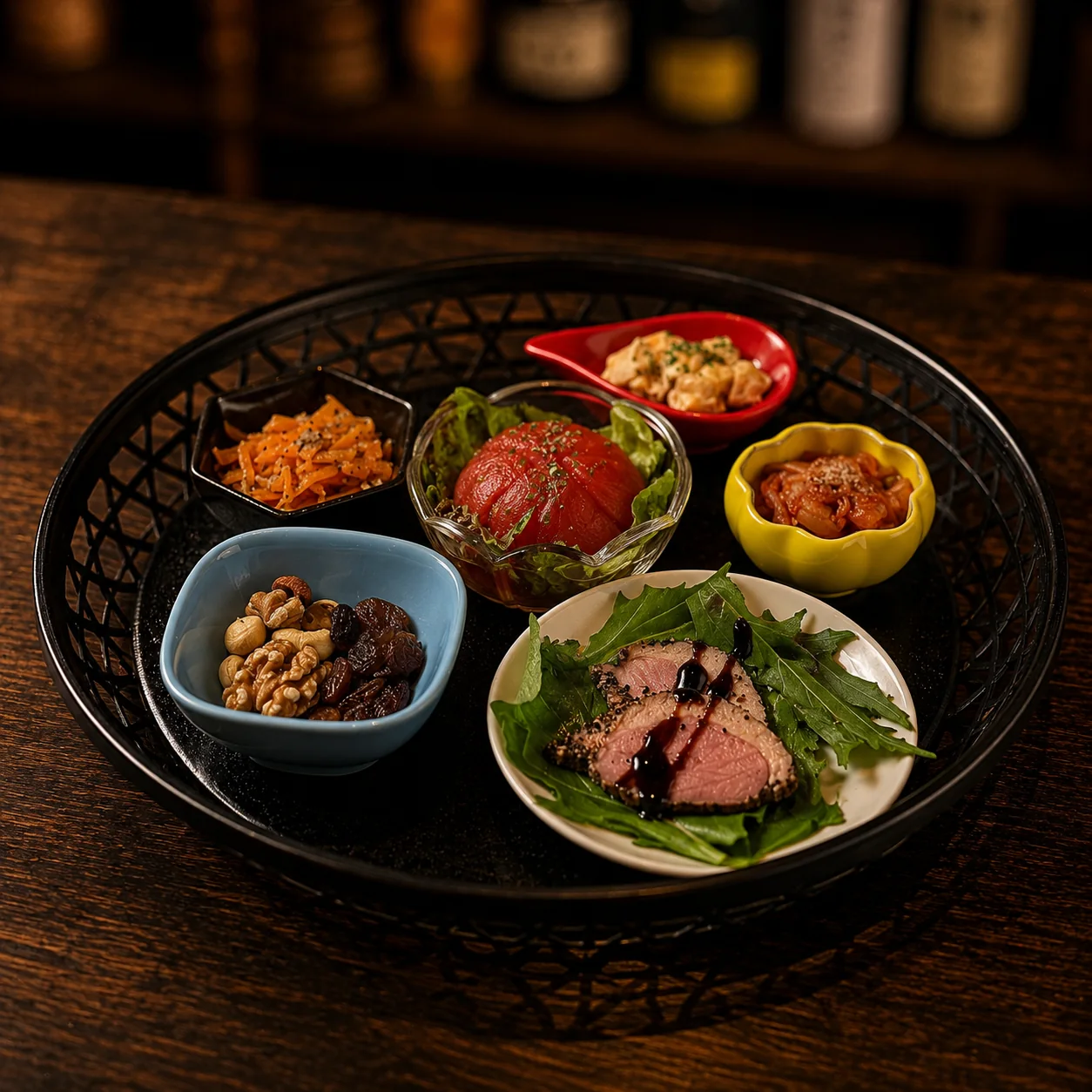 トマトや合鴨などを盛り合わせた前菜